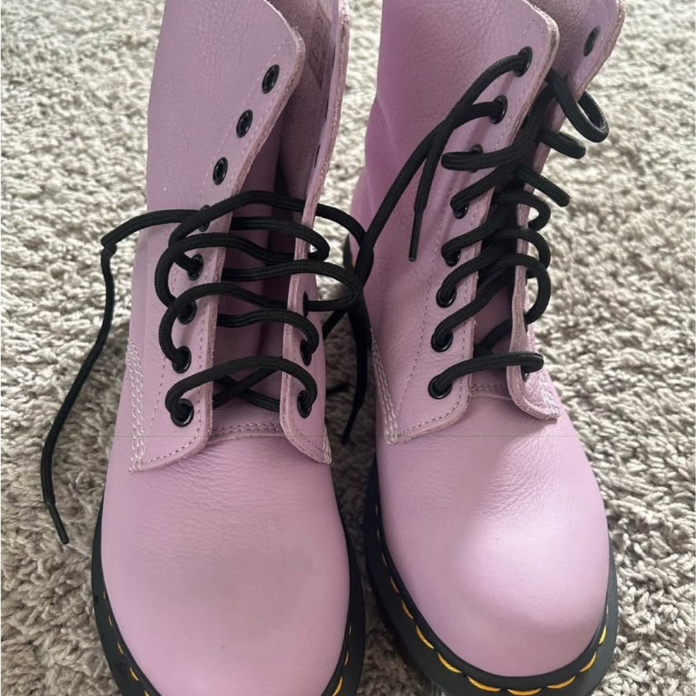 Lavender dr. martens